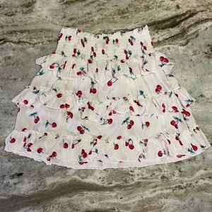 🦋NWOT SHEIN Ruffle cherry print mini skirt